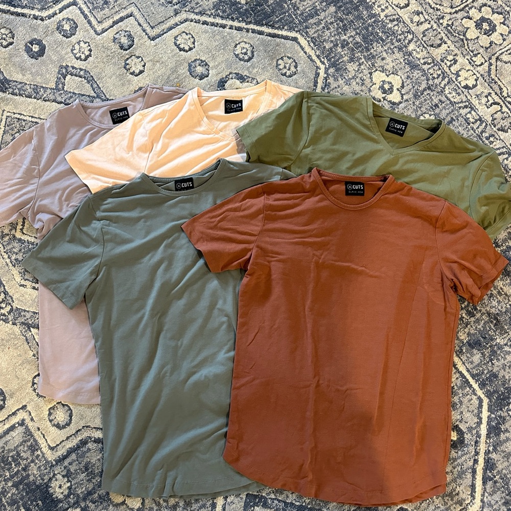 Lot of 5 Cuts Medium Curve Hem T-shirts - Crew Neck and V-neck - Various Colors